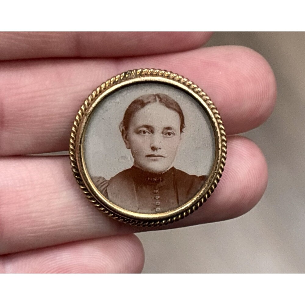 Antique Victorian Gold Filled Portrait Photo Brooch Pin Mourning Vintage